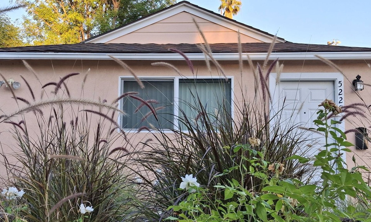 Tarzana House | Cozy Neighborhood Cottage with A/C, wifi Two Blocks from Ventura Blvd.