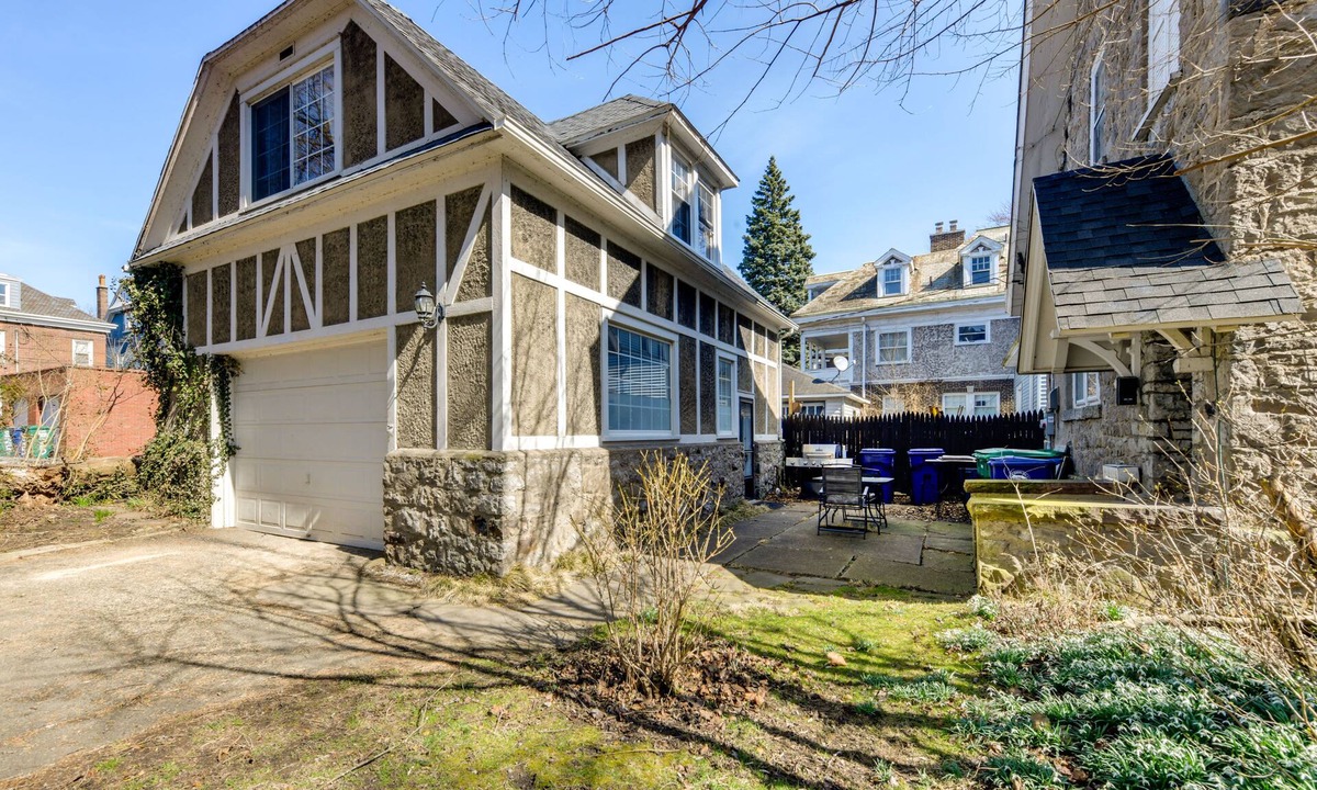 Downtown Niagara Falls Cottage | Cozy Niagara Falls Cottage w/Gas Grill + Patio!
