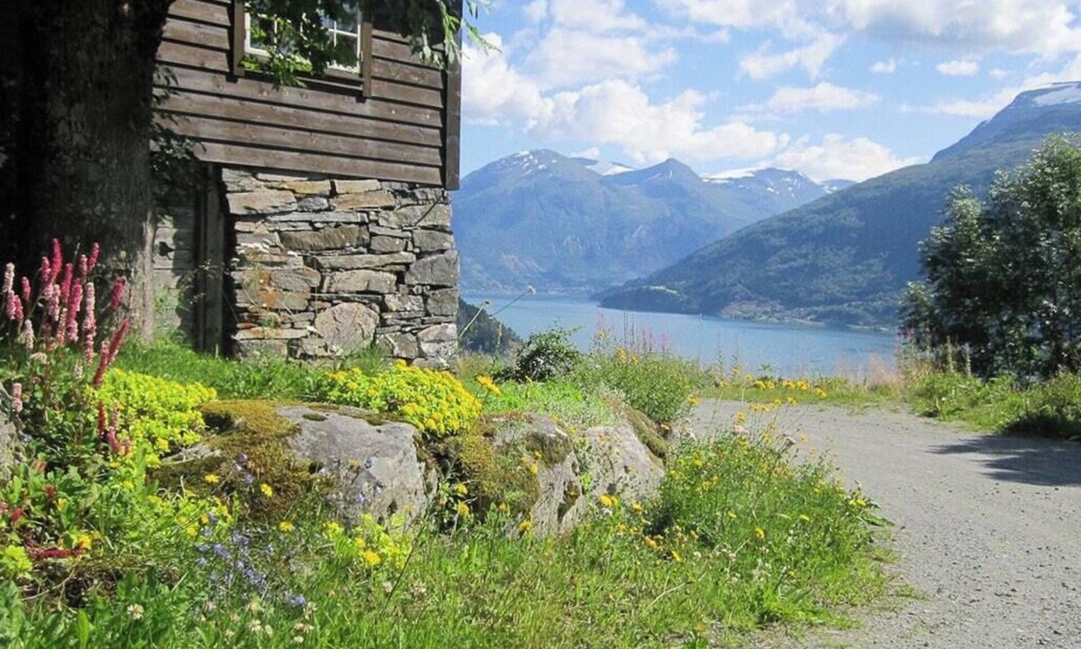 Stryn House | Cozy Nordfjordstove in the heart of Stryn
