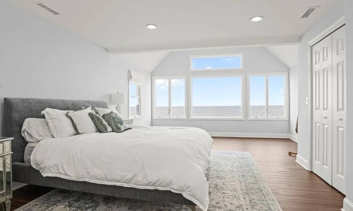 Devon House | Cozy Ocean Front Retreat with Private Beach!