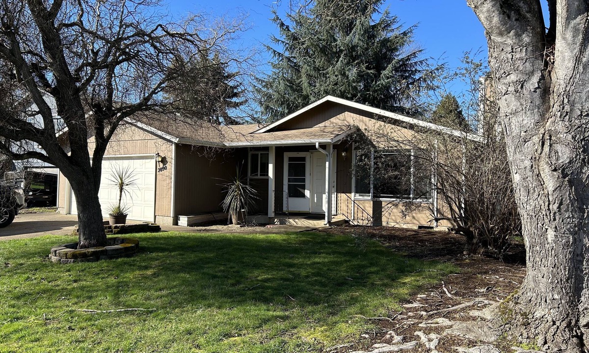 Bethel-Danebo House | Cozy Oregon home located close to airport and all local attractions .