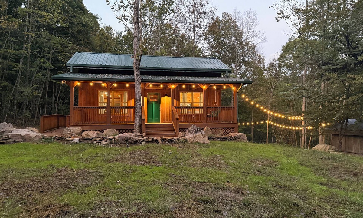 Spencer Cabin | Cozy & Peaceful Custom-Built Cabin, Near Fall Creek Falls - 3 BR/2BA - Sleeps 8