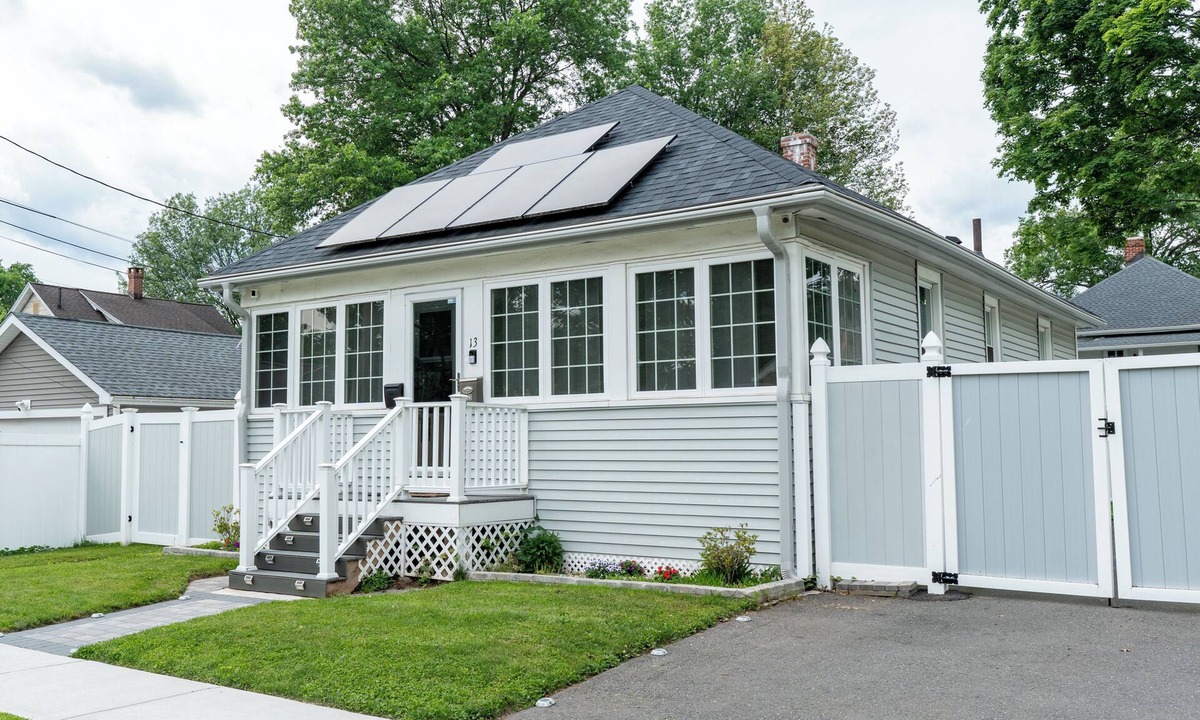Wethersfield House | Cozy & Peaceful - gated yard, enclosed porch