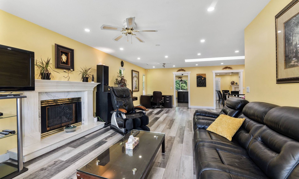 Fleetwood House | Cozy & Peaceful Home with Chef's Kitchen, Sleeps 7