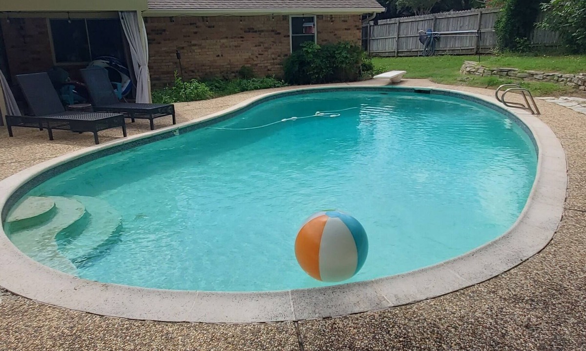 Cleburne House | Cozy Pet-Friendly Unit, Seasonal Pool & Fireplace, Sleeps 8