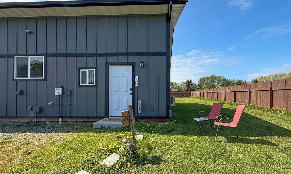 Sequim Apartment | Cozy Pine Getaway: Escape to a serene 1‑bedroom retreat