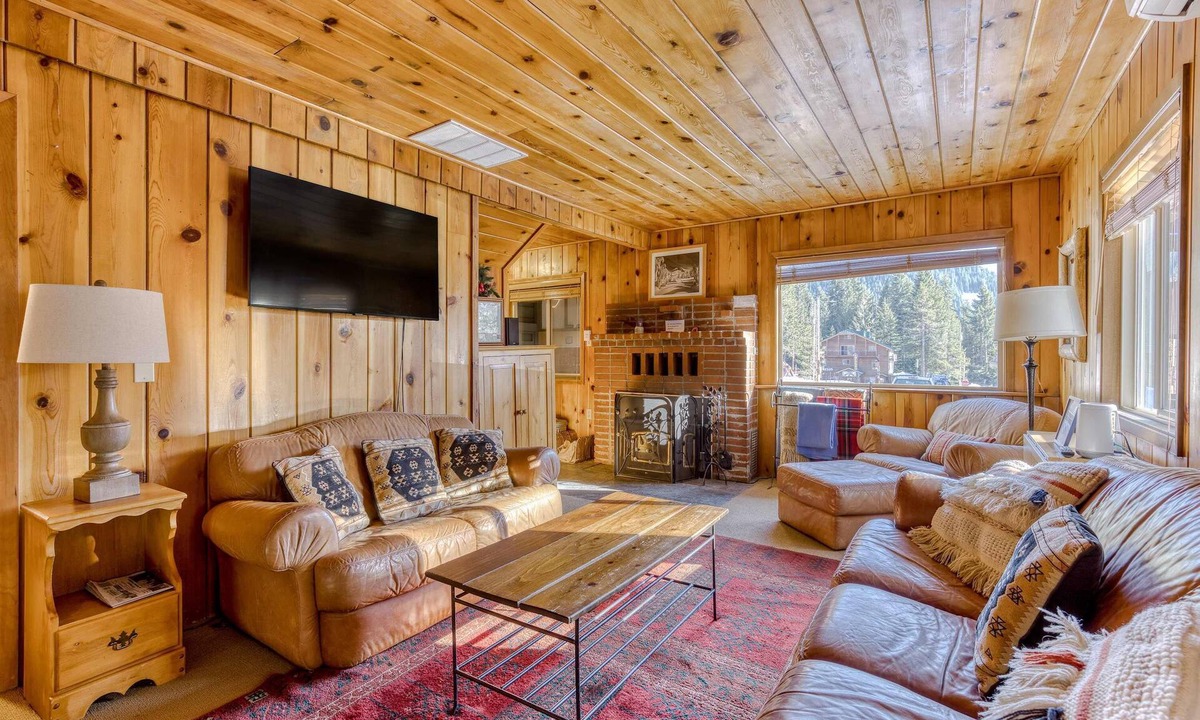 Government Camp House | Cozy pine interior home in the heart of Government Camp