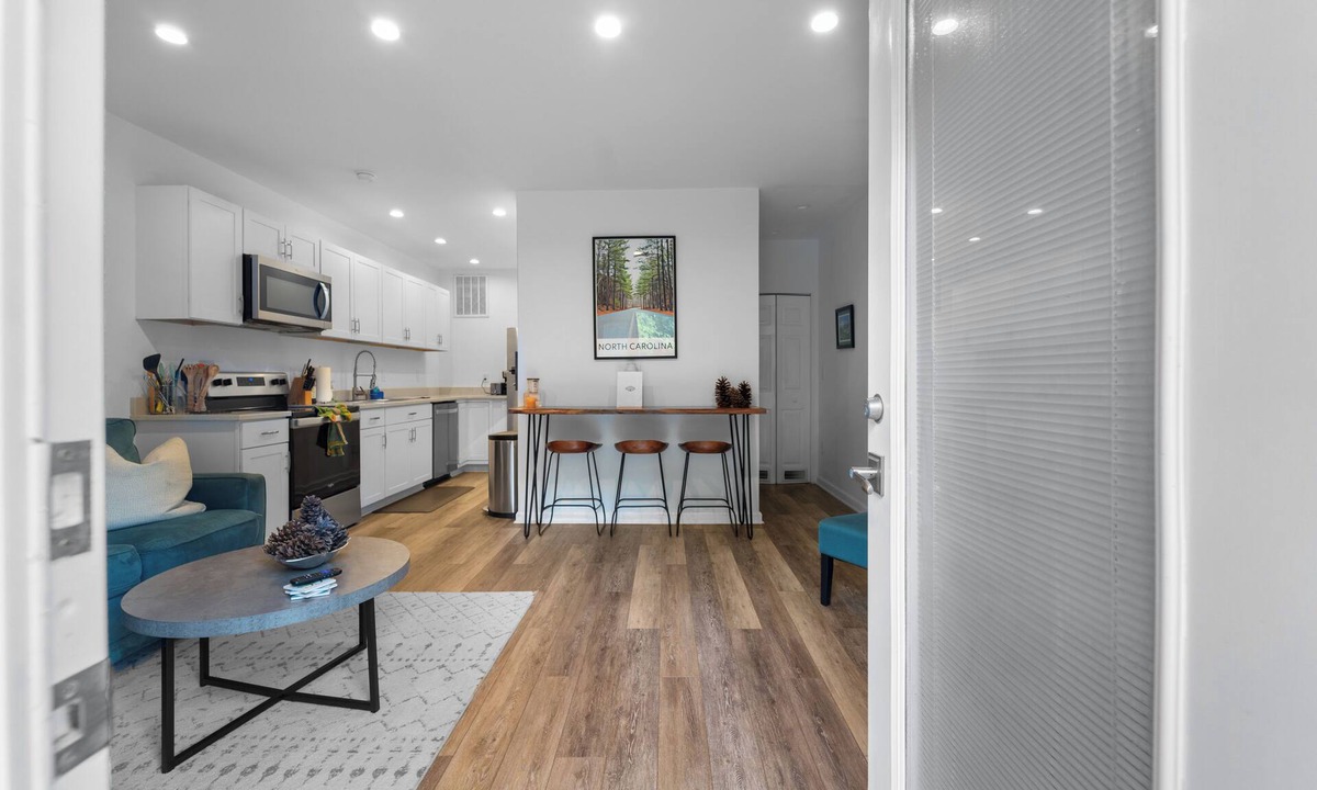 Pinehurst Apartment | Cozy Pinehurst 2BR Apartment w/3 Beds Across from Pinehurst #6 Firepit