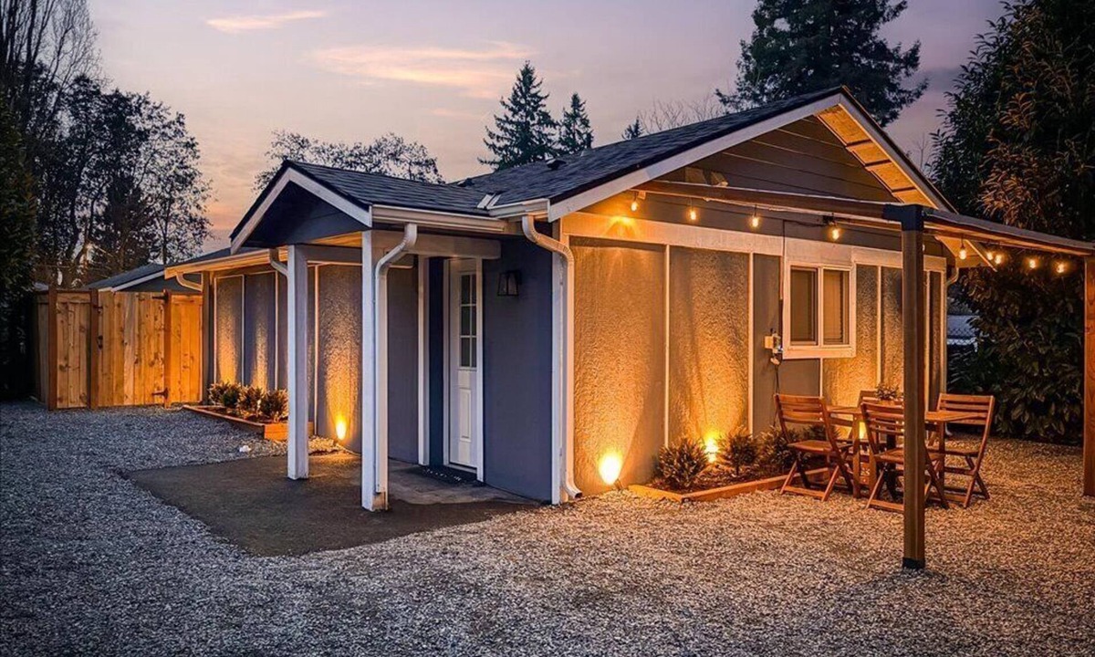 Highline House | Cozy Private 2BR - Minutes to SeaTac & Downtown