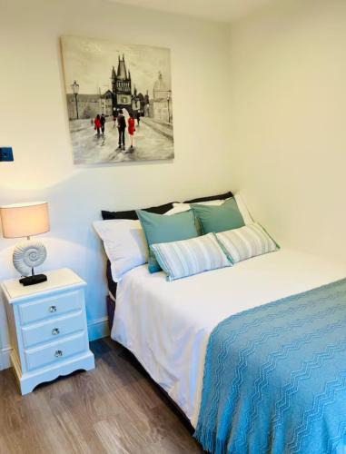 Bookham House | Cozy Private Access Room