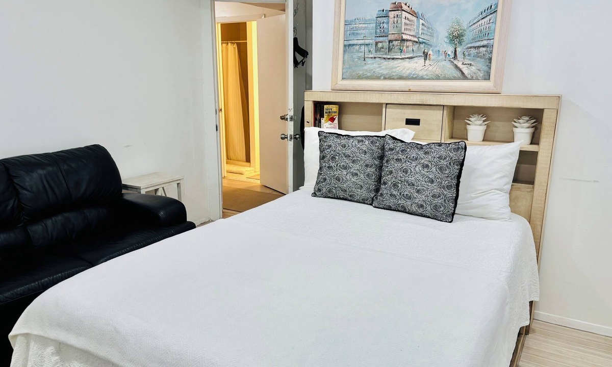 Queens Apartment | Cozy Private Affordable 2 Bedrooms one bathroom and Kitchenette Queens, New York