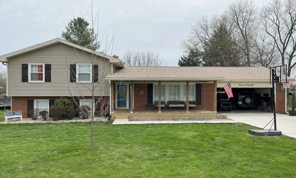 Madison House | Cozy, private basement in quaint, Madison, IN with WiFi, fitness room, backporch