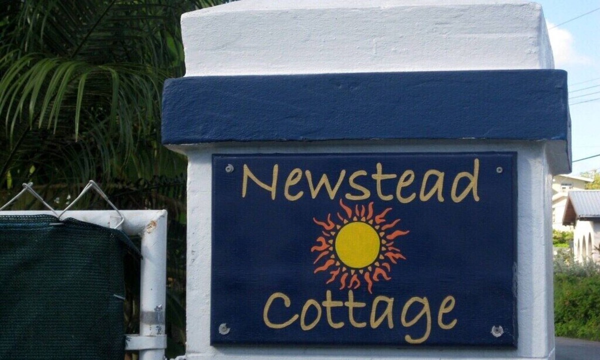 Marine Gardens Apartment | Cozy Private Cottage in Fabulous Accra/Rockley Beach Location!