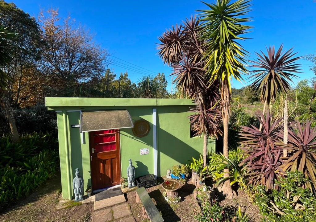 Storms River Ski Chalet | Cozy private cottage with garden views at Ferngrove