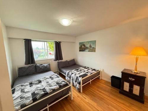 Fraserview House | Cozy Private Deluxe Quadruple Family Room