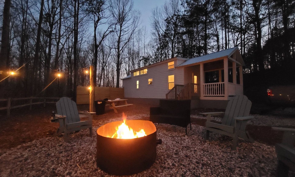Liberty Cabin | Cozy Private Lux Cabin Style Tiny House, Firepit, FIBER, in mins from Clemson Un