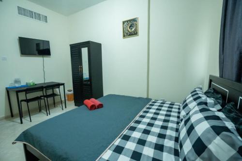 Mussafah House | Cozy Private Room with shared washroom in shabiya