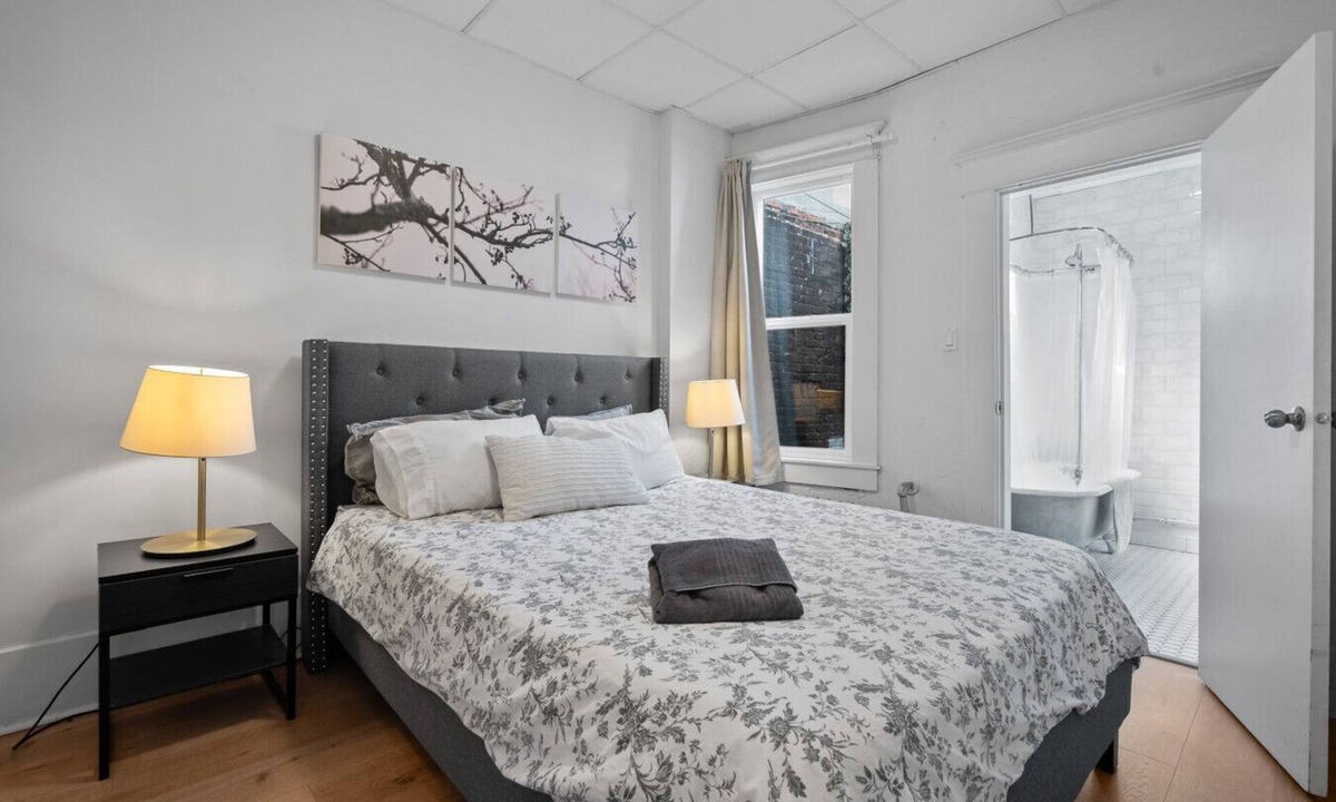 Grandview-Woodland Apartment | Cozy Quarters On Commercial Dr.