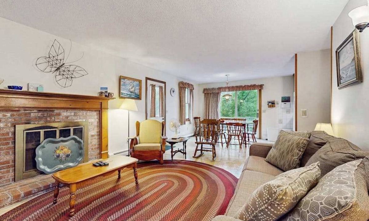 Dennis House | Cozy, Quiet, Secluded - within Short Walk of the Beach