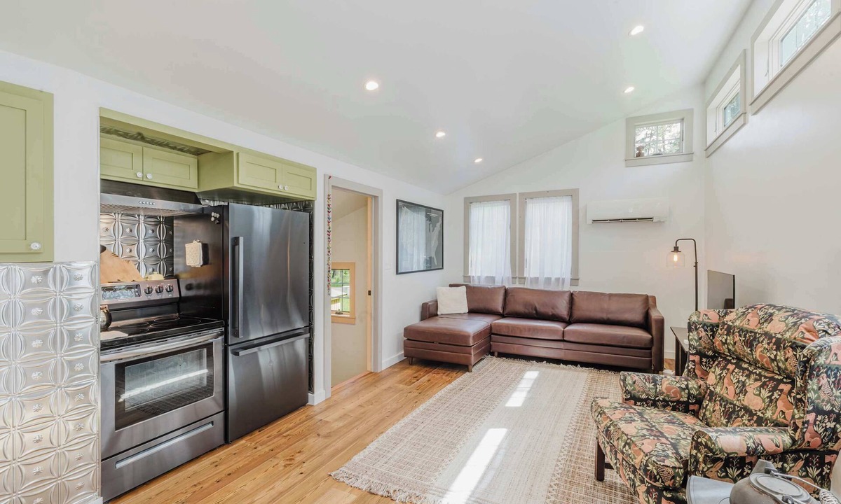 Three Rivers House | Cozy recreation home with full kitchen, washer & dryer, private lot and WIFI