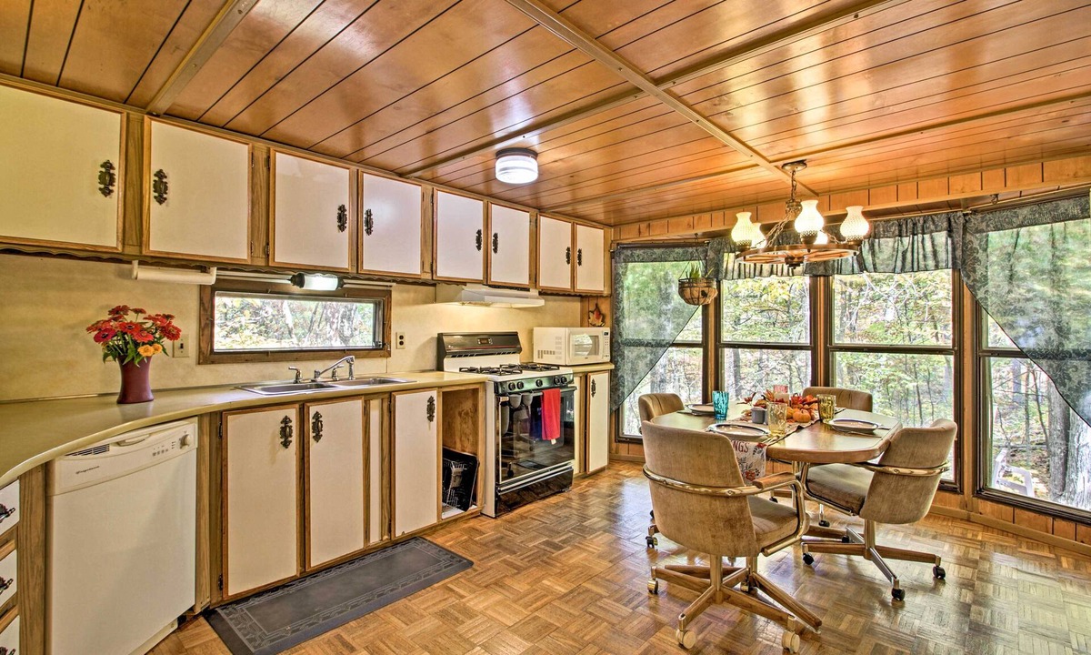 Garrison Cottage | Cozy Retreat w/Fire Pit < 1 Mi to Mille Lacs Lake