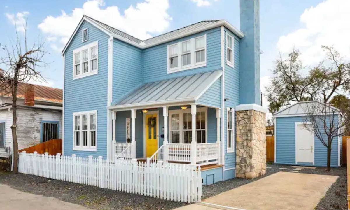 Southtown House | Cozy River Walk Getaway ● Hot Tub ● Fire Pit ● BBQ