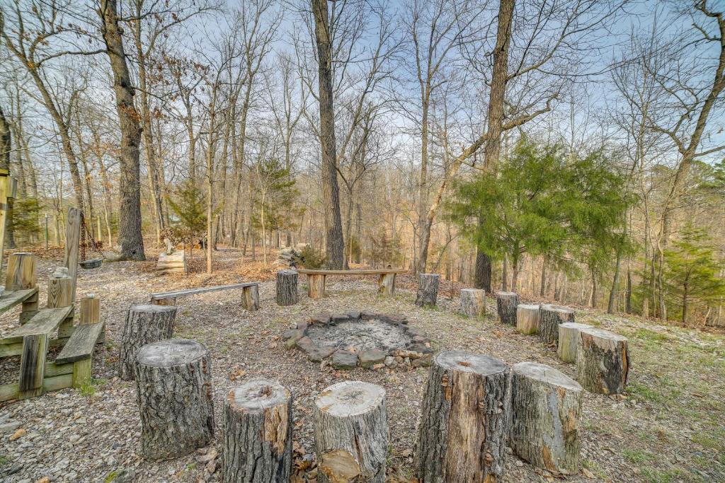Rogers Apartment | Cozy Rogers Studio Apt w/Lake Access & Fire Pit!
