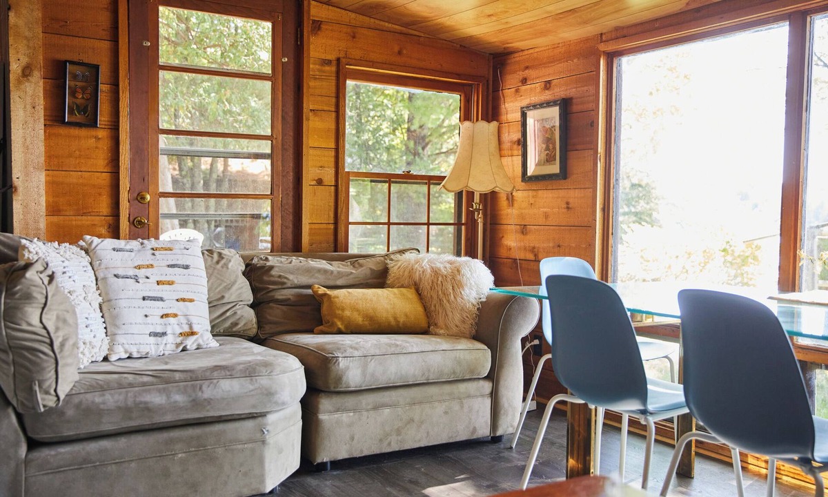 Havelock-Belmont-Methuen Cabin | Cozy Rustic Cabin on Jack Lake