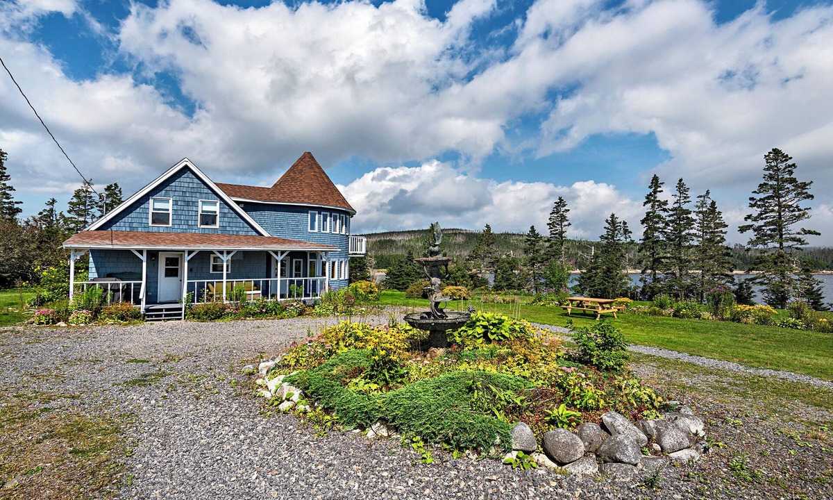 Guysborough County House | Cozy Seaside 3 Bedroom Cottage in Cole Harbour Village in Guysborough County