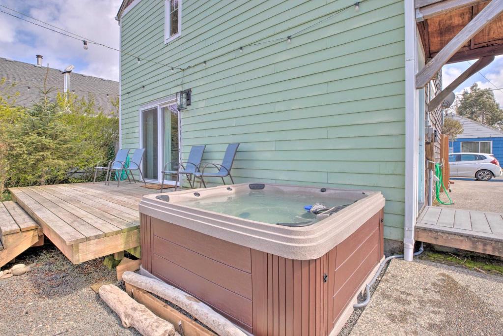 Seaside House | Cozy Seaside Cottage with Hot Tub and Game Room!