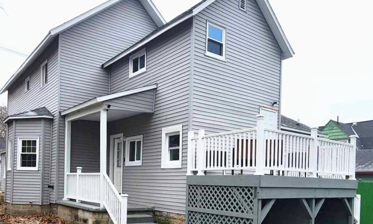 Charlevoix Apartment | Cozy second floor unit in the heart of Downtown Charlevoix, 1BR/1BA sleeps 4
