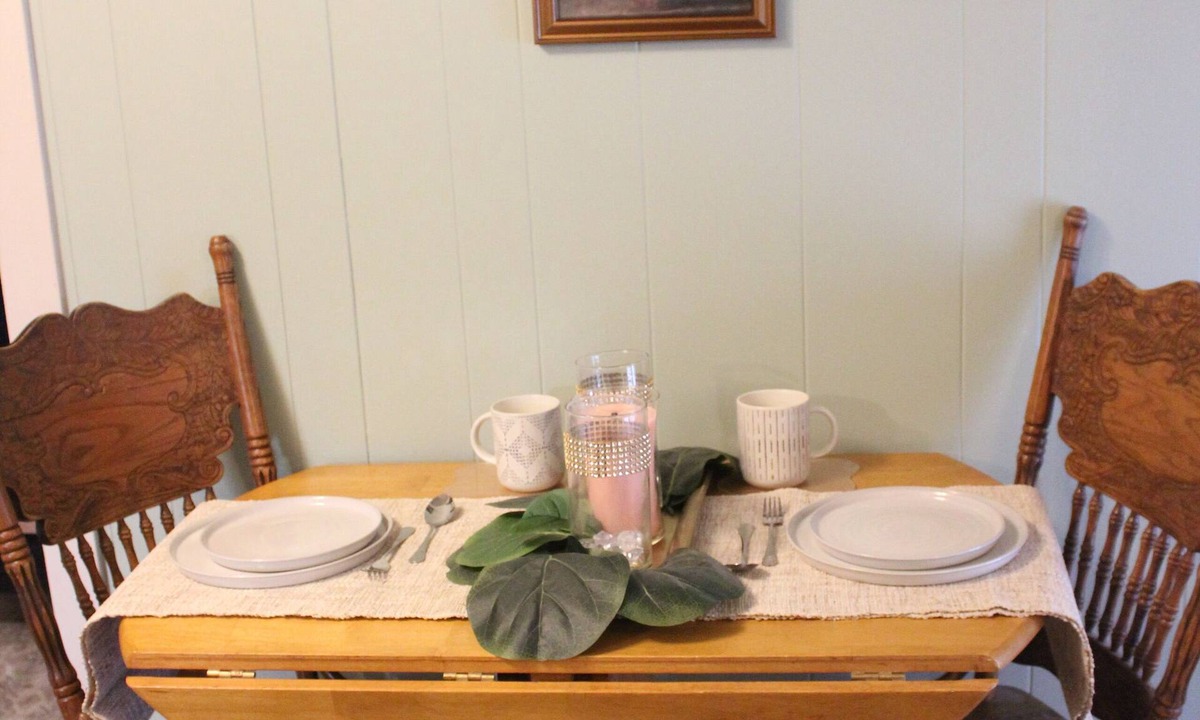 Mankato Apartment | Cozy Second-Floor Stylish & Comfortable Stay