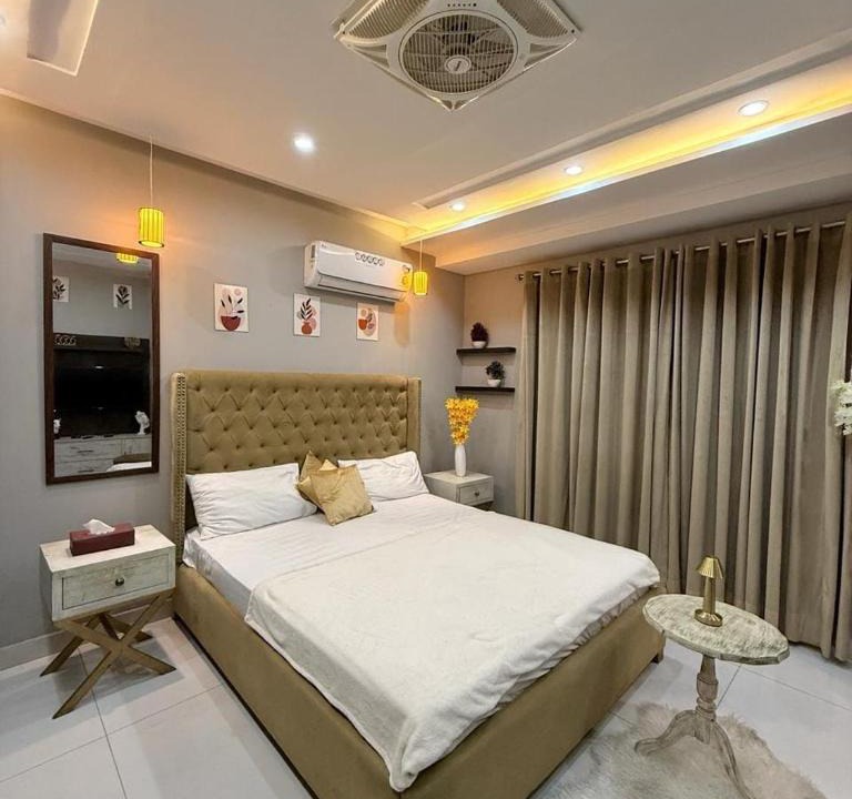 Bahria Town Apartment | Cozy Self-Con Studio in Bahria Town - Perfect for Short Stays