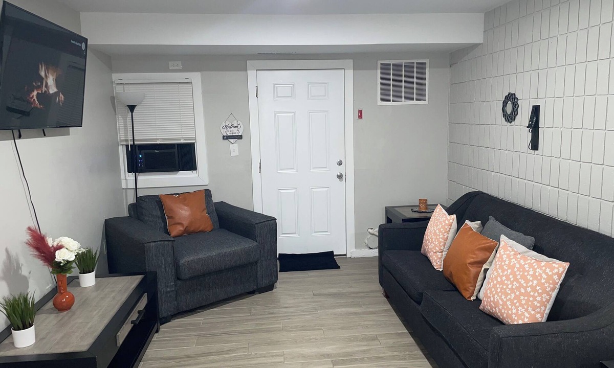 New Haven House | Cozy & Spacious/3 Min Walk to Yale Hospital