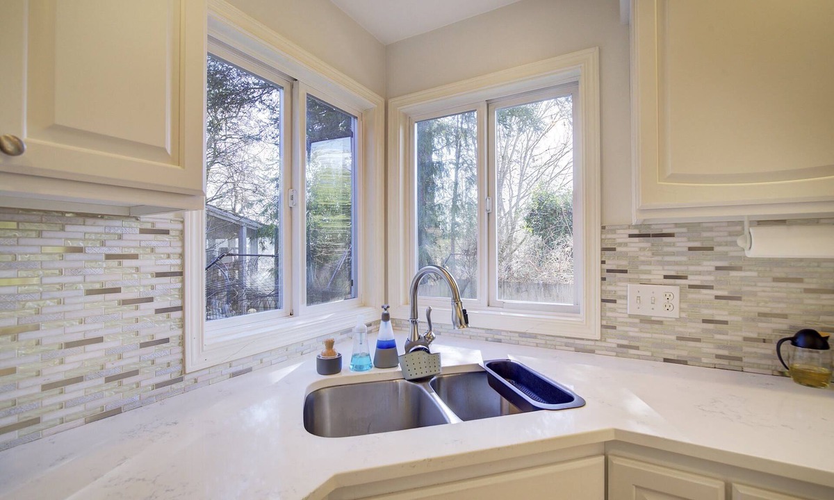 Meadowbrook House | Cozy & Spacious 4br TV/Private Patio/Wifi/Garden