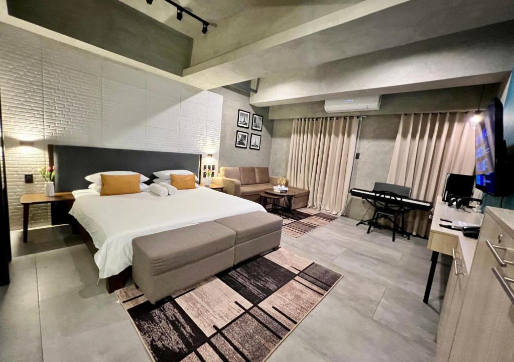 Kaunlaran Apartment | Cozy Spacious Hotel Type Condo with Smart TV and WiFi