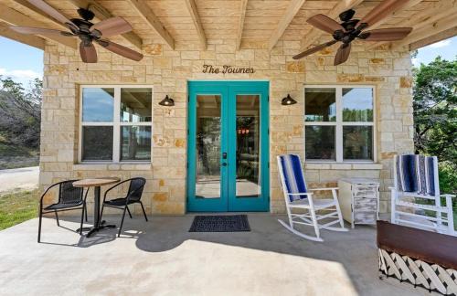 Dripping Springs House | Cozy Spacious Studio Cottage for a Peaceful Romantic Escape to Texas Hill Country near Dripping Springs, Texas