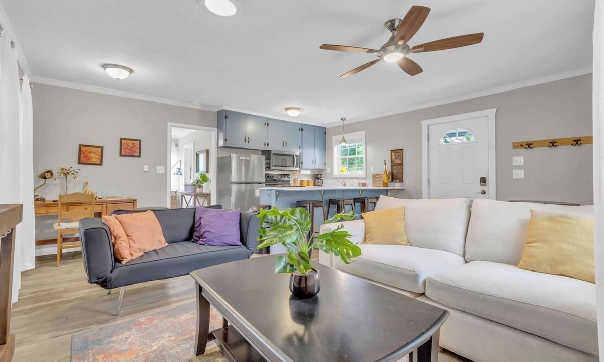 Spartanburg House | Cozy Spot - Perfect for Long Stays - Walk Downtown