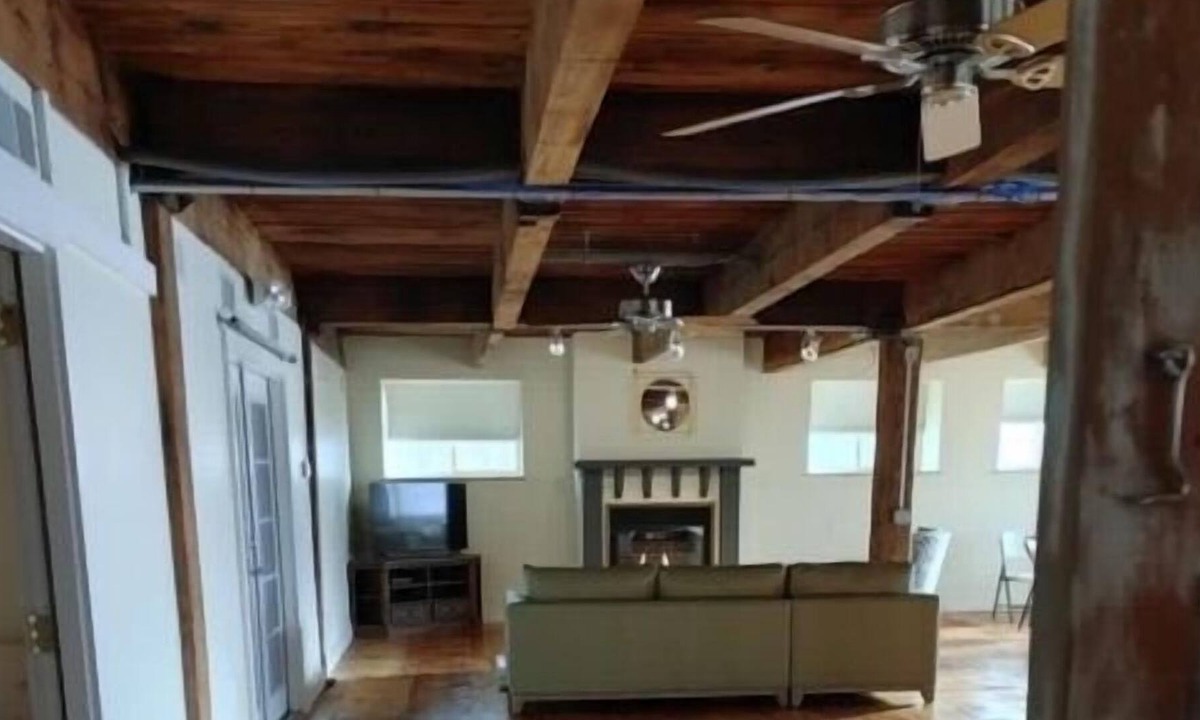 Reading Apartment | Cozy Stay in Reading PA with Industrial feels. Pet- Friendly!