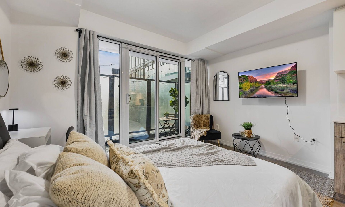 Garden District Condo | Cozy Studio by SuiteMia
