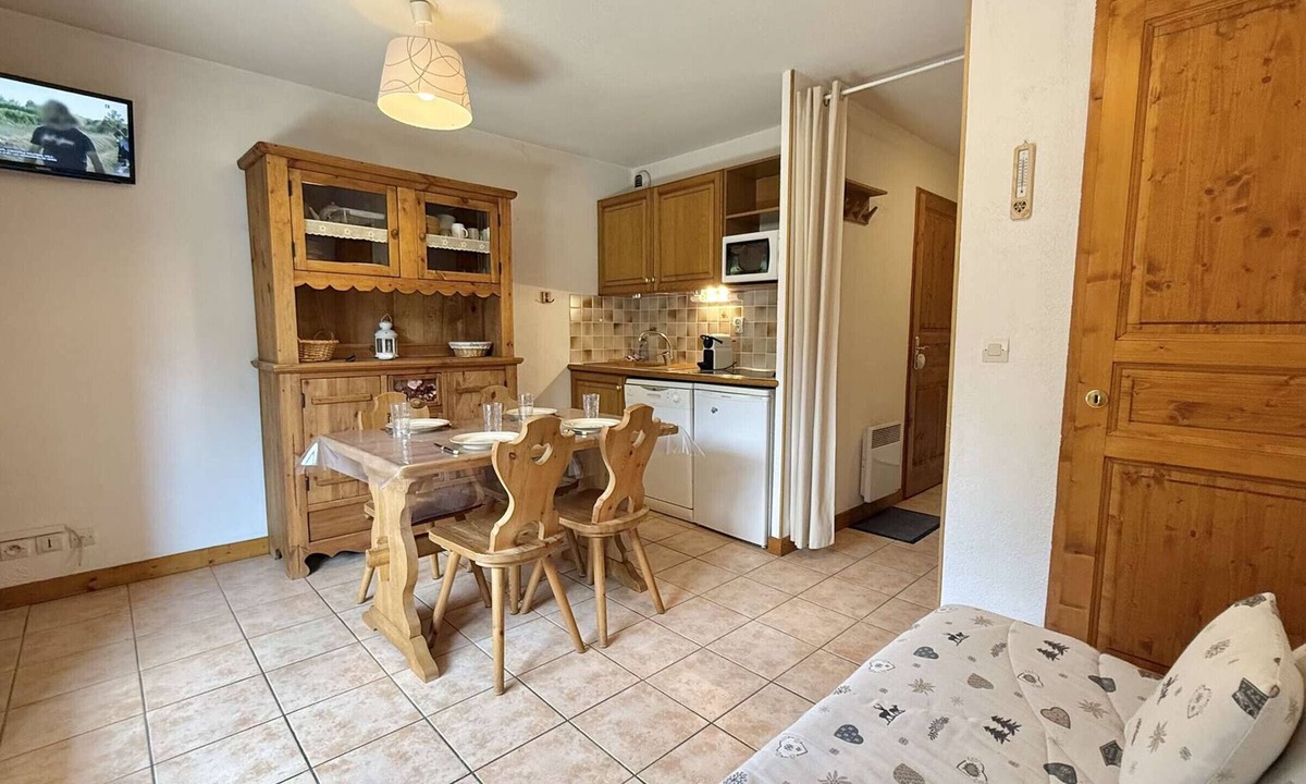 Praz-sur-Arly Apartment | Cozy Studio Cabin in Praz-Sur-Arly - Up to 4 Guests, Near Village Center and Ski Lifts