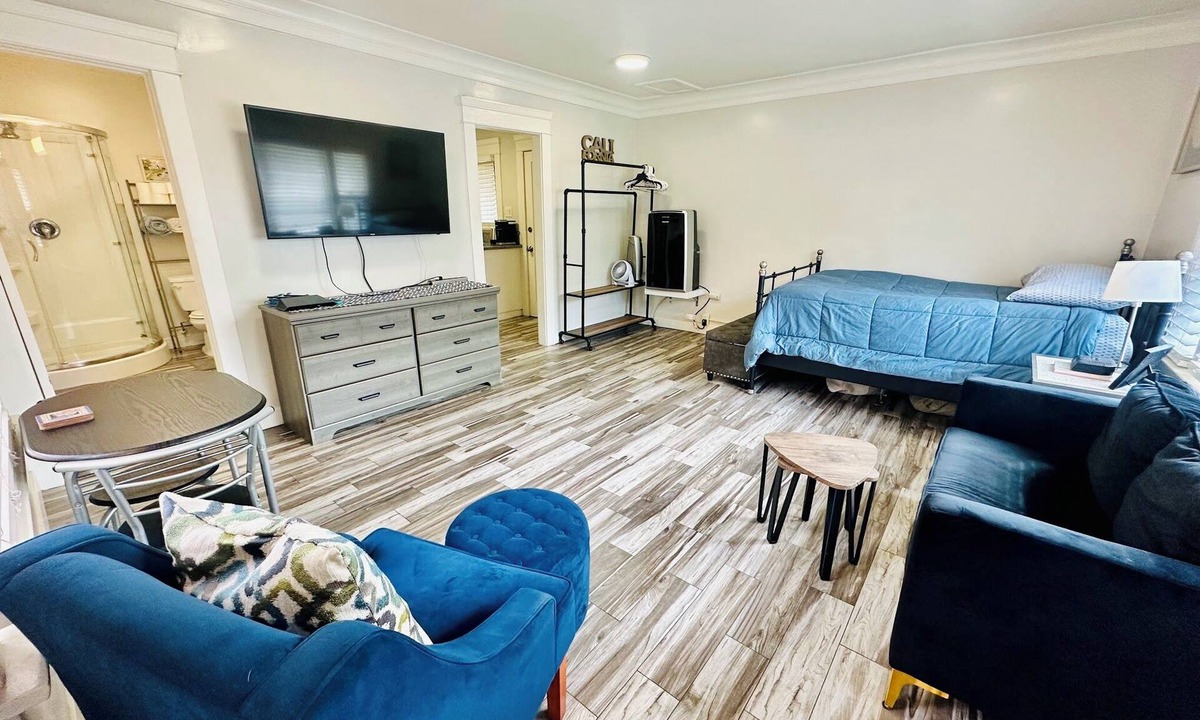 East Village Apartment | Cozy Studio Downtown Long Beach, Near Hospitals