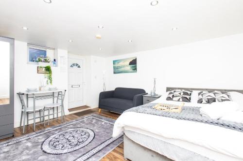 Harehills Apartment | Cozy Studio Flat, 7mins from CENTRE, Parking, WiFi & Netflix