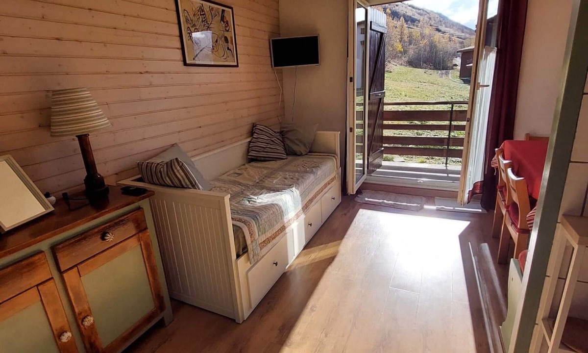 Mont-de-Lans Apartment | Cozy studio for 4, ski-in/ski-out, Village 1800