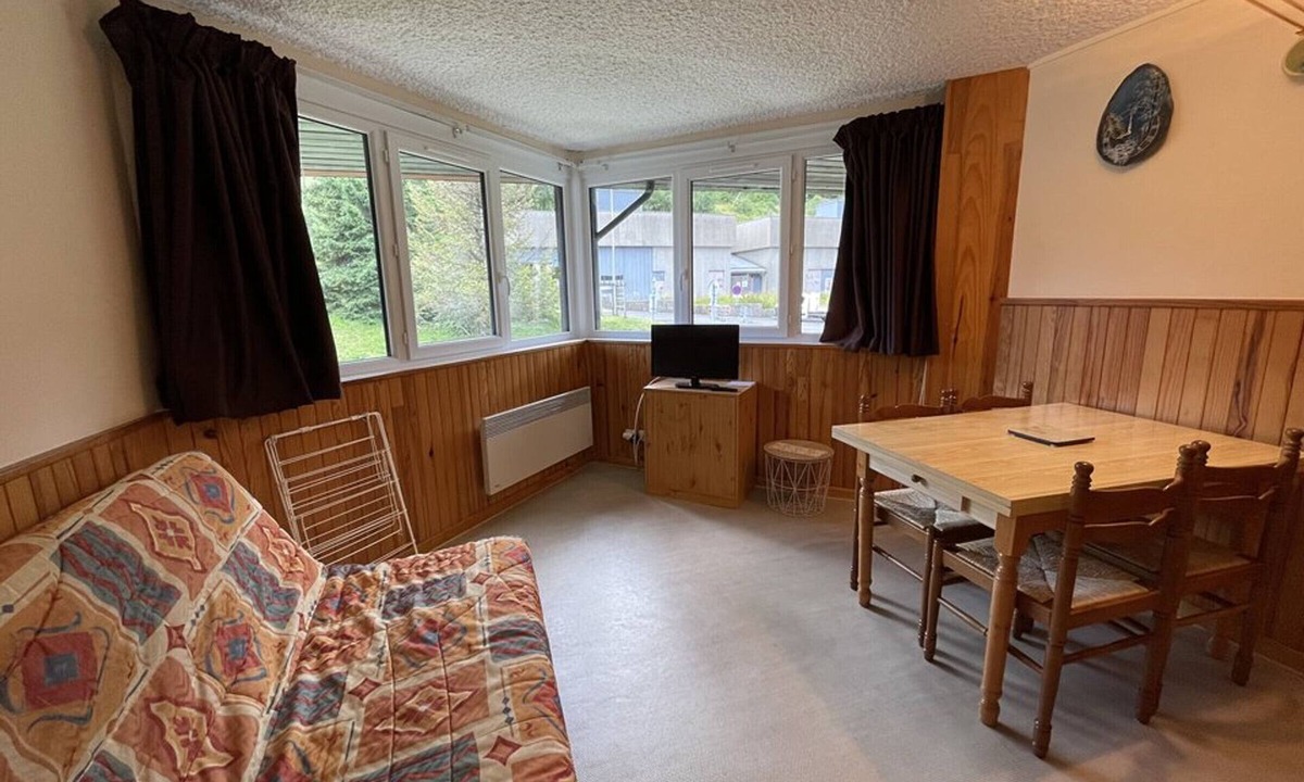 Laveissiere Apartment | Cozy Studio for 4 with Ski Access, Shops Nearby, Pet-Friendly