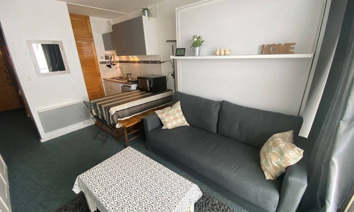 Arette Apartment | Cozy studio for 4 with balcony and Wi-Fi, direct access to slopes