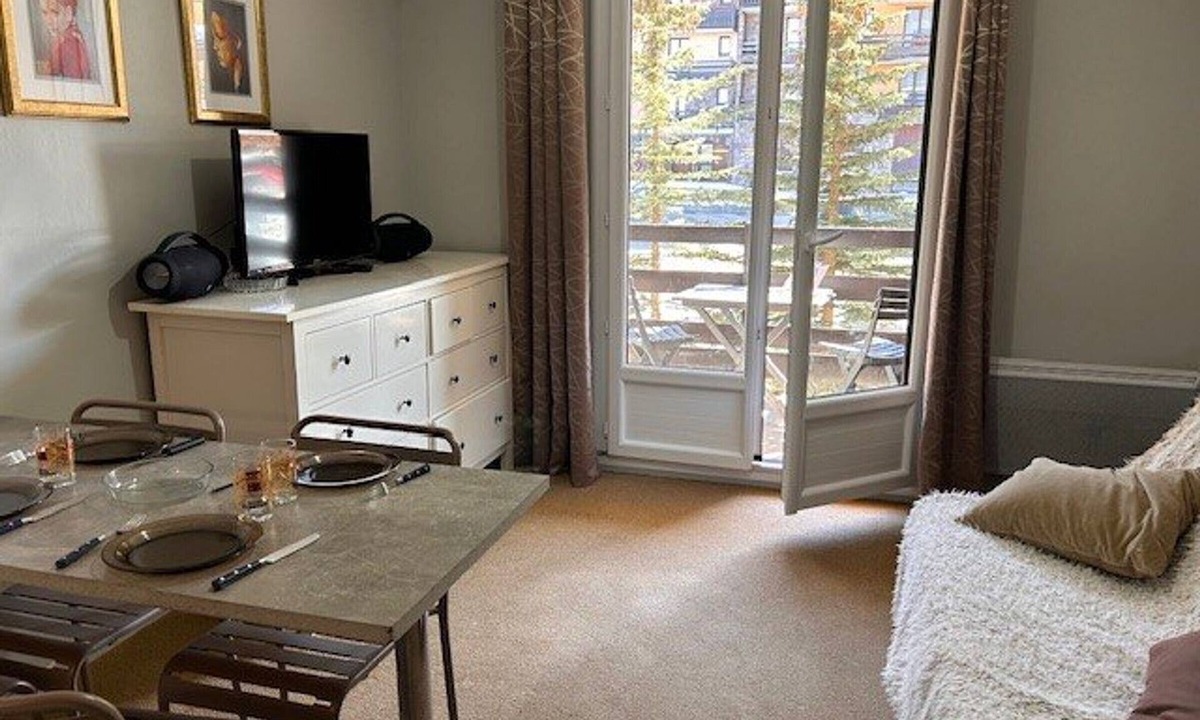 Risoul Apartment | Cozy Studio for 4 with Ski Lift Access and South-Facing Balcony