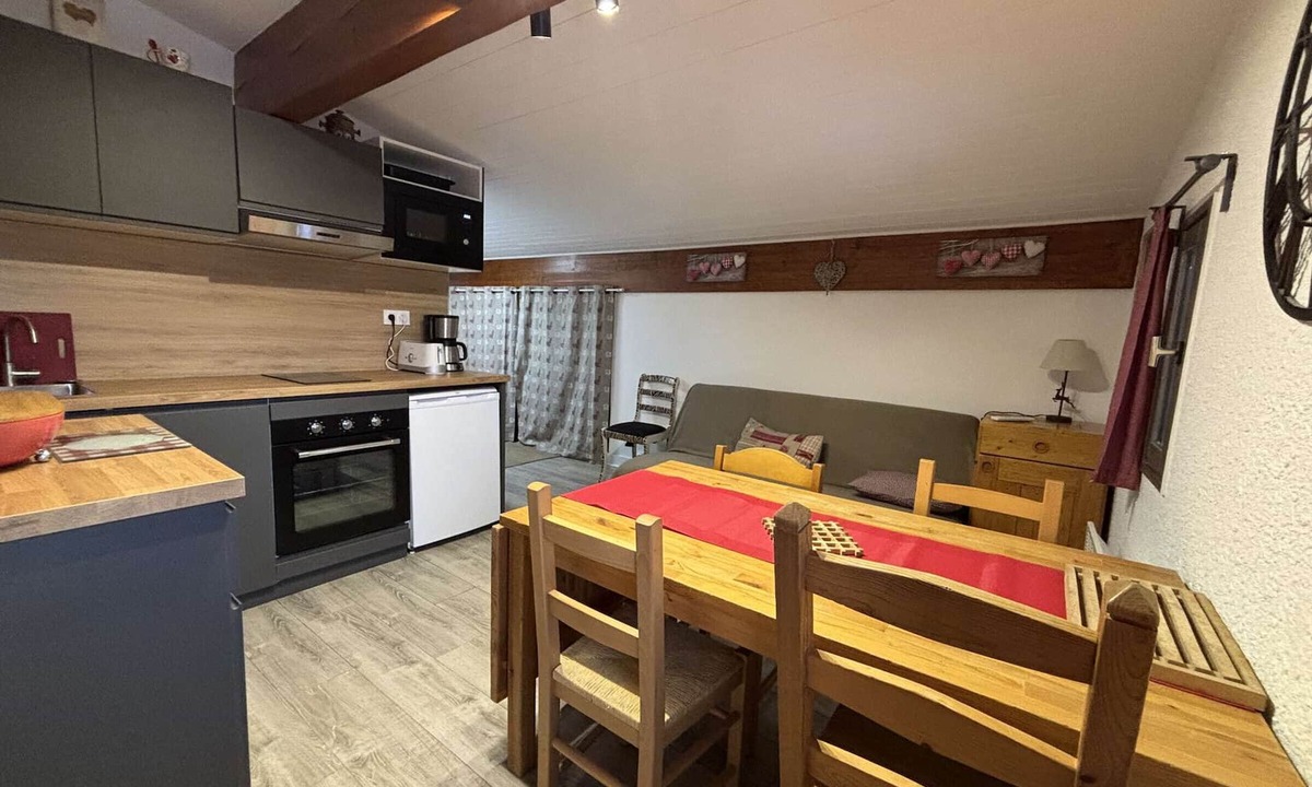Jeux Apartment | Cozy Studio for 4 with Ski-In/Ski-Out Access, in Heart of L'Alpe d'Huez
