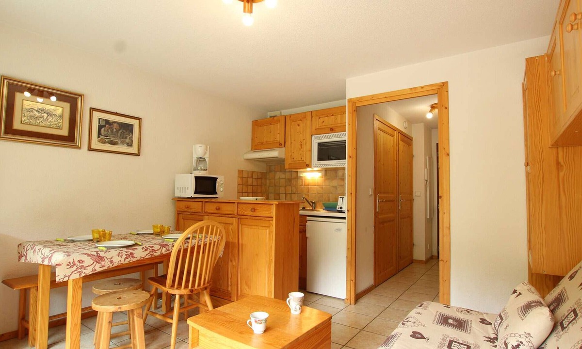 Chantemerle Apartment | Cozy Studio for 4 with South-Facing Terrace in Serre-Chevalier
