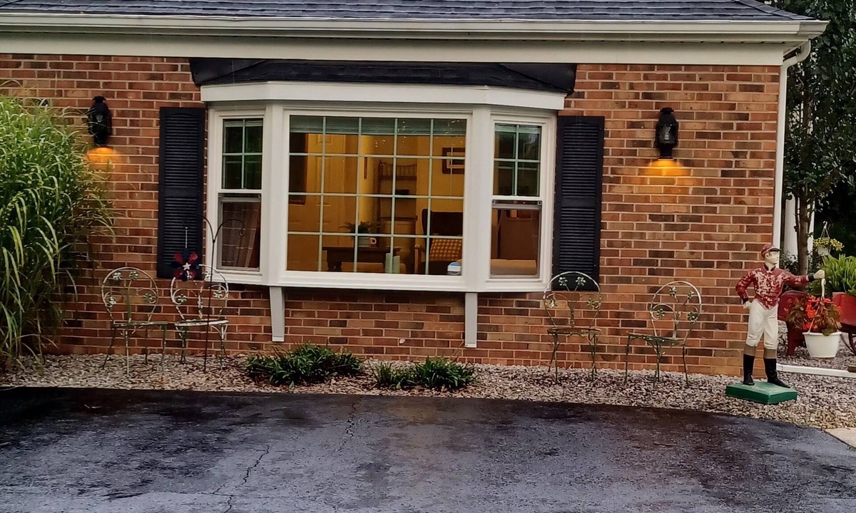 Lewisville Apartment | Cozy studio in charming Elkton with AC and WiFi included. 3 miles from Fair Hill